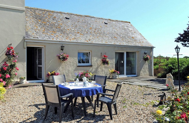 2 bedroom accommodation in Cosheston near Pembroke