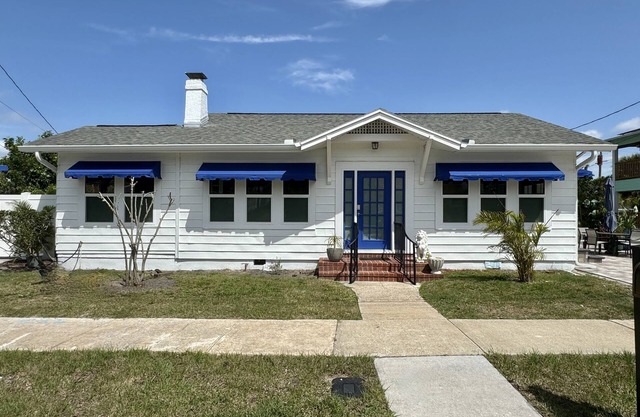 2 Bedroom 1 Bath Historic Home in Tarpon Springs, FL