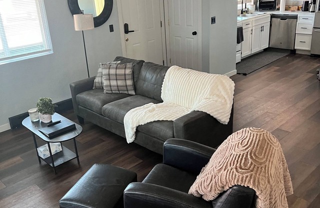 2-bedroom 1 bathroom apartment near downtown
