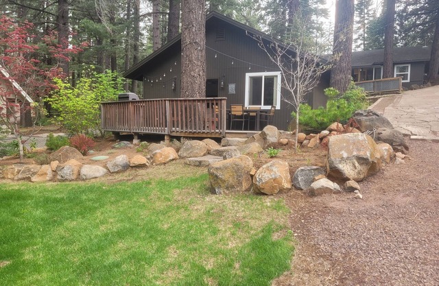 2 Bedroom/1 Bathroom - Lake Front!