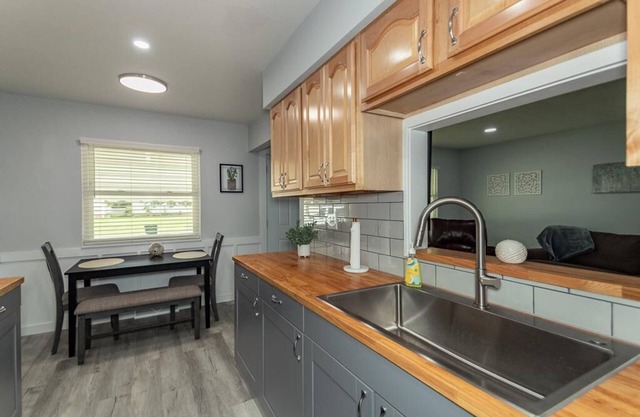 2 bedroom, 1 bathroom, with office Retreat!