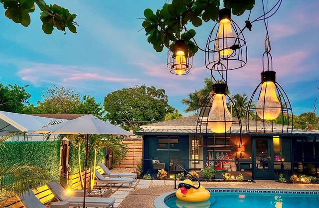 2 Bedroom 2 bath heated Salt Water Pool Family Fun & Pet Friendly