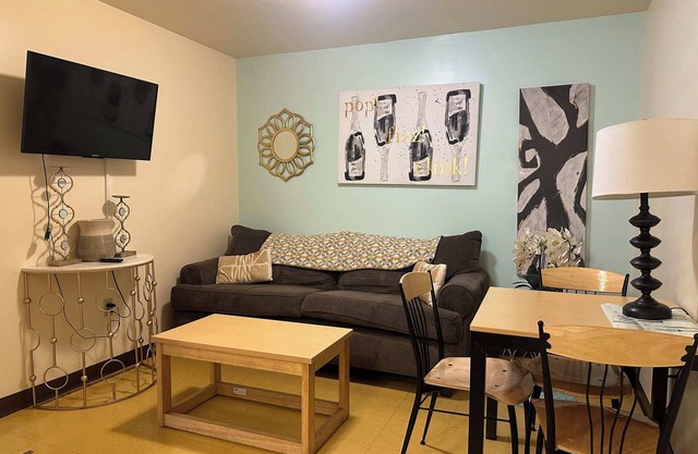 2 Bedroom 2 Bath Apartment | Heart of Downtown PIT