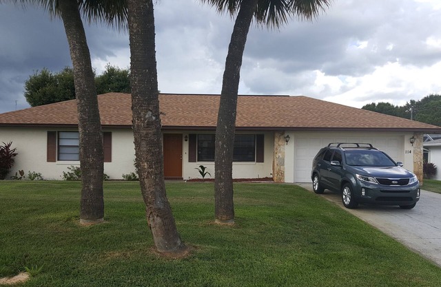2 Bedroom 2 Bath on the 4th Canal that leads to beautiful Lake June