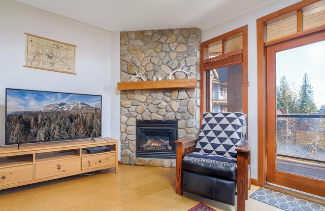 2 Bedroom, 2 Bath Ski in/Out at the base of Red Mtn