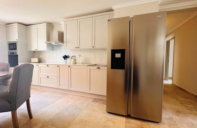 2 Bedroom, 2 Bathroom Apartment near Lourmarin - Apartment 1