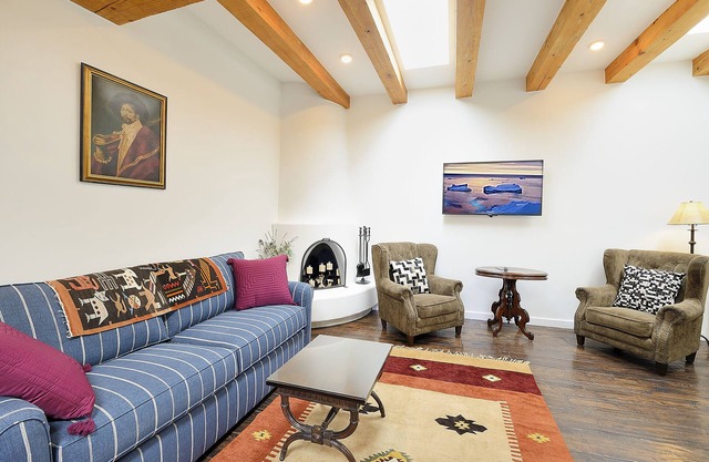 2 bedroom, 2 bathroom Townhome - Center of Historic Santa Fe, Car Unnecessary