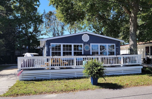 2 Bedroom, 2 Full Bath Cottage with many amenities! Complimentary Golf cart.