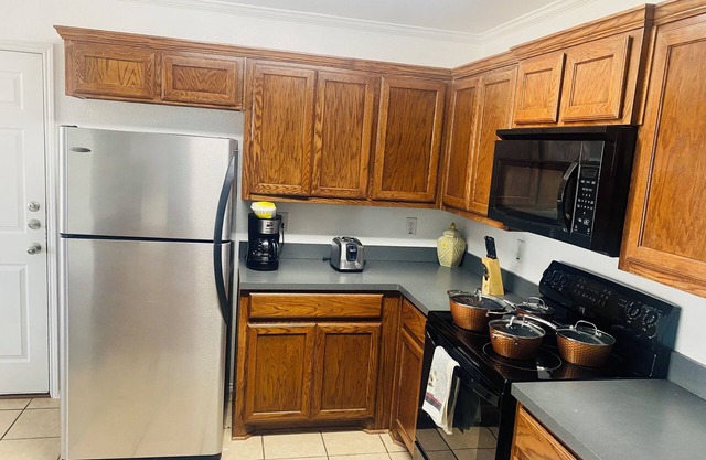 2 bedroom/2bathroom duplex 12 mins toDFW Airport and free WiFi