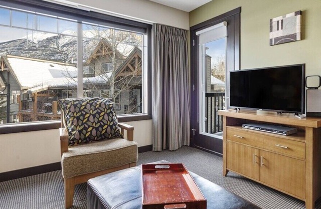 2 BEDROOM 2ND FLOOR AMAZING MOUNTAIN VIEW FAMILY FRIENDLY CONDO