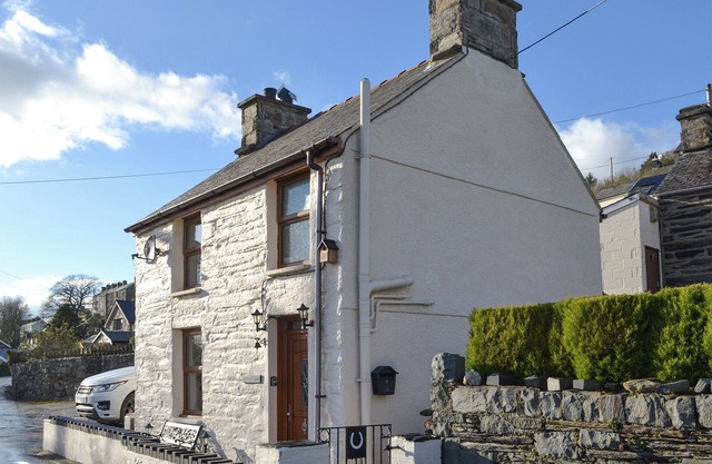 2 bedroom accommodation in Penrhyndeudraeth, near Porthmadog