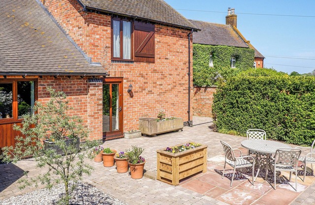 2 bedroom accommodation in Anslow, near Burton upon Trent
