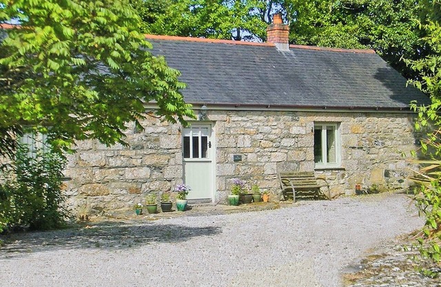 2 bedroom accommodation in Godolphin Cross, Helston