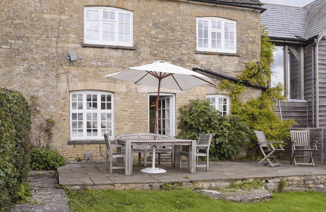 2 bedroom accommodation in Dean, near Chadlington