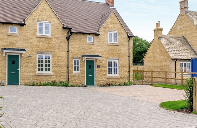 2 bedroom accommodation in Poulton, near Cirencester