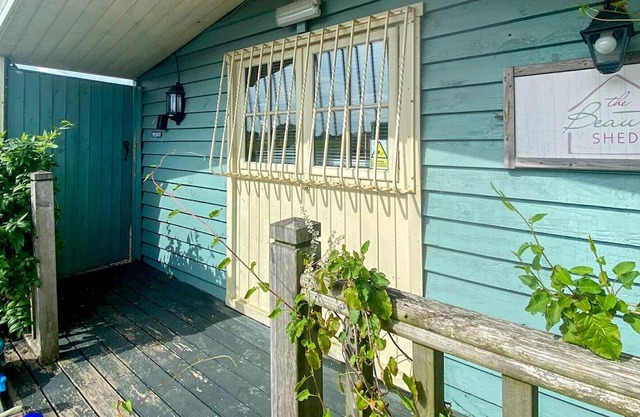 2 bedroom accommodation in Samlesbury, near Preston