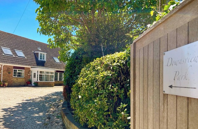 2 bedroom accommodation in Wick, near Littlehampton