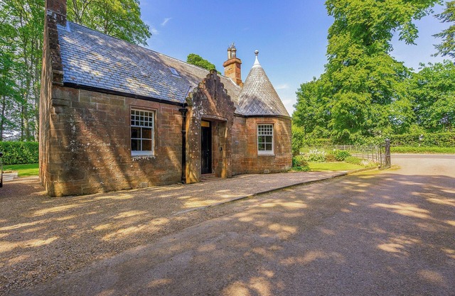 2 bedroom accommodation in Blairgowrie