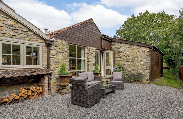 2 bedroom accommodation in Meare, near Glastonbury