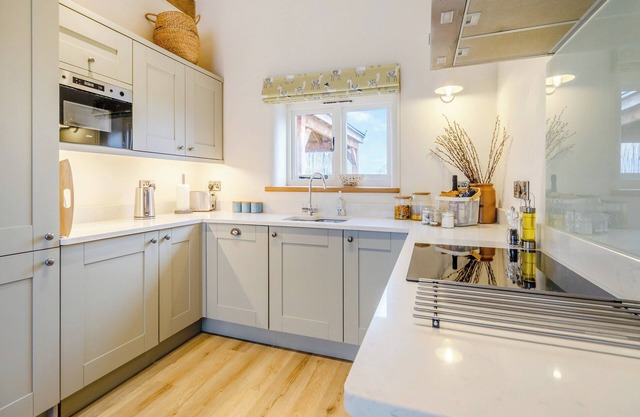 2 bedroom accommodation in Llanymynech