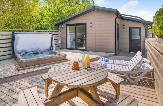 2 bedroom accommodation in Cannington