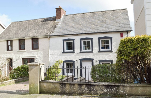 2 bedroom accommodation in Llansteffan, near Carmarthen