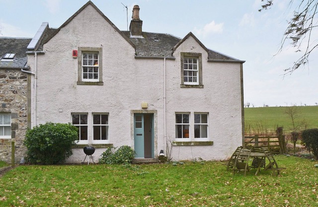 2 bedroom accommodation in Oakley, near Dunfermline