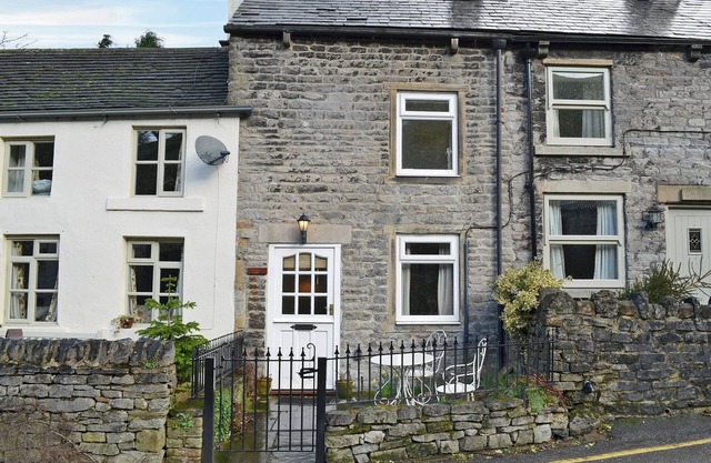 2 bedroom accommodation in Castleton, near Buxton