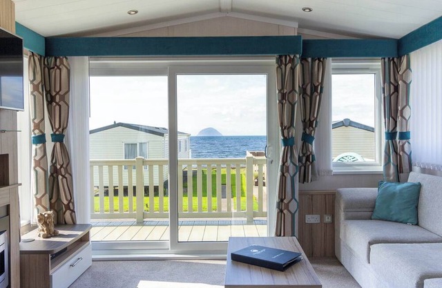 2 bedroom accommodation in Lendalfoot