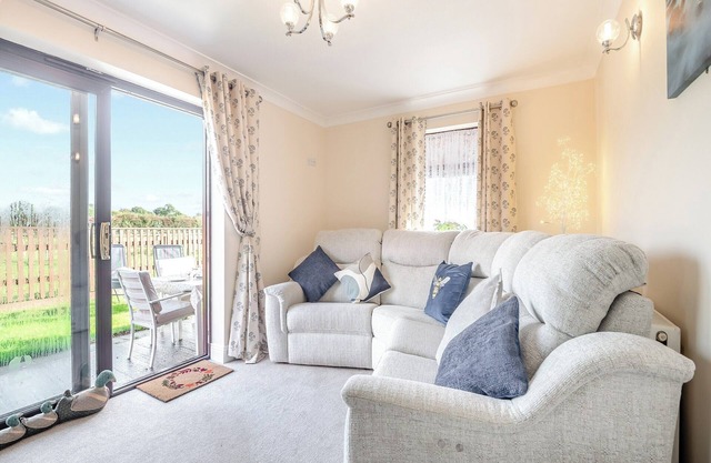 2 bedroom accommodation in New Milton