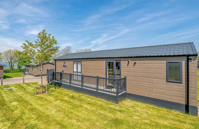 2 bedroom accommodation in Axminster
