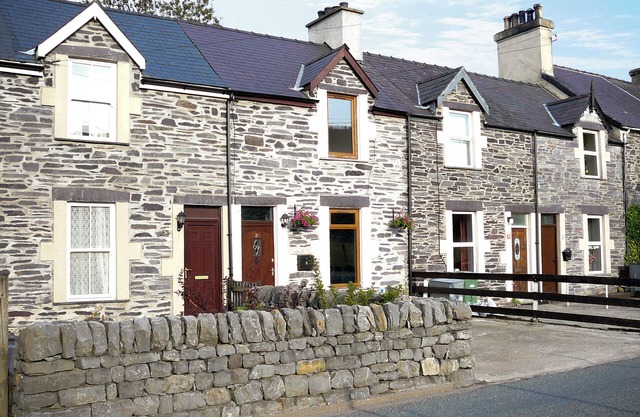 2 bedroom accommodation in Waunfawr, near Caernarfon