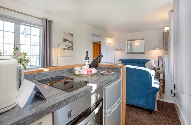 2 bedroom accommodation in Stoke Fleming, near Dartmouth