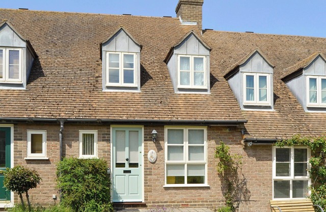 2 bedroom accommodation in Island Harbour, near Newport