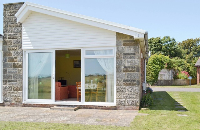 2 bedroom accommodation in Freshwater