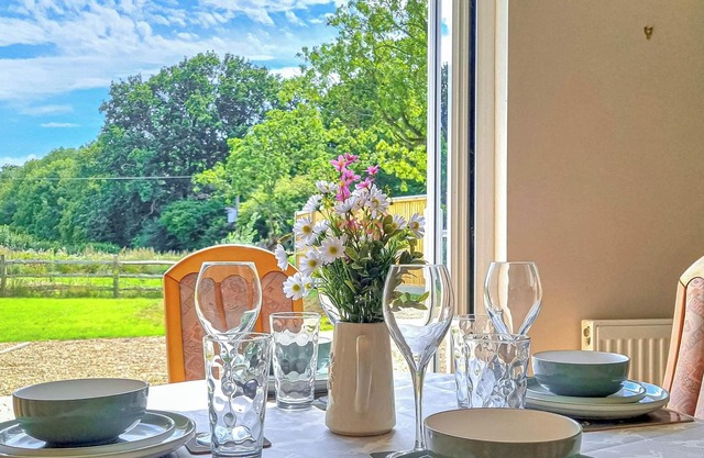 2 bedroom accommodation in Lingfield