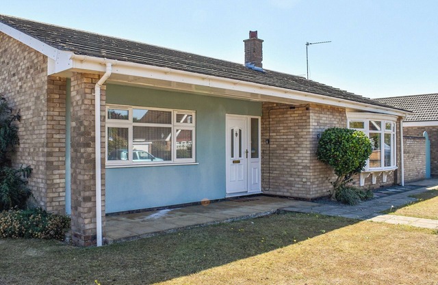 2 bedroom accommodation in Gunton St. Peter, near Lowestoft