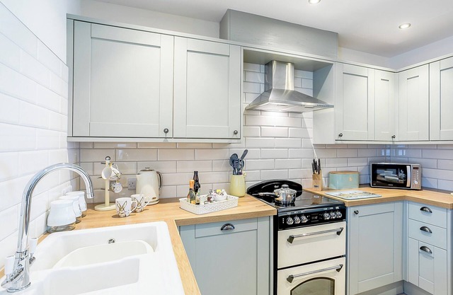 2 bedroom accommodation in Don View, near Dunford Bridge