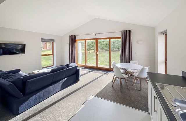 2 bedroom accommodation in Ancaster