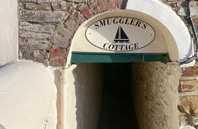 2 bedroom accommodation in Instow, near Bideford