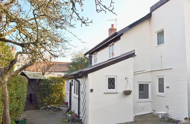 2 bedroom accommodation in Charmouth