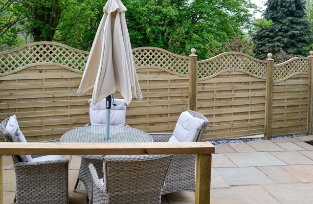 2 bedroom accommodation in Long Lee, near Keighley