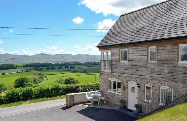 2 bedroom accommodation in Llanrhaeadr, near Denbigh