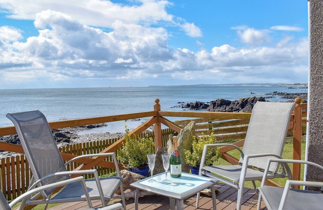 2 bedroom accommodation in Johnshaven, near Montrose