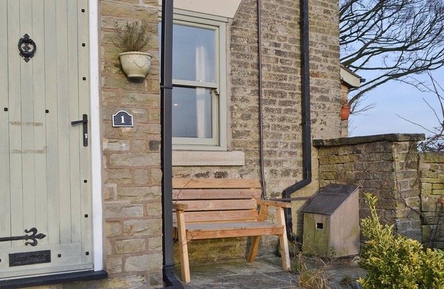 2 bedroom accommodation in New Mills