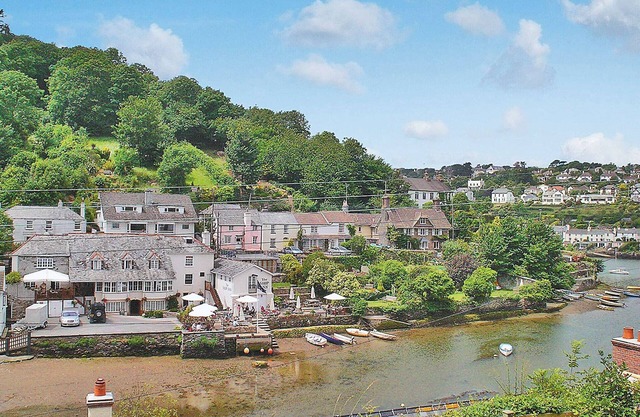 2 bedroom accommodation in Noss Mayo