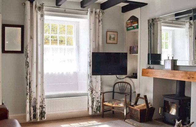 2 bedroom accommodation in Pickering