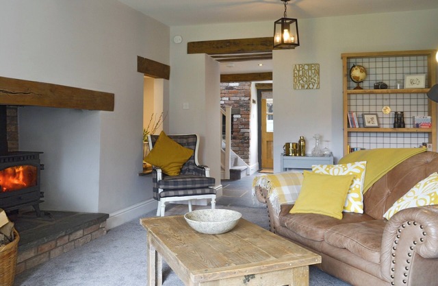 2 bedroom accommodation in High Bickington, near Great Torrington