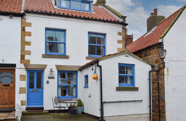 2 bedroom accommodation in Staithes