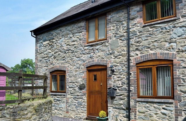 2 bedroom accommodation in Llangollen, near Wrexham